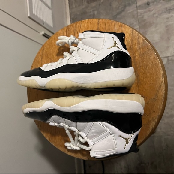 Jordan White and Black Sneakers Classic High-Top Retro 11 DMP Defining Moments - Picture 1 of 8
